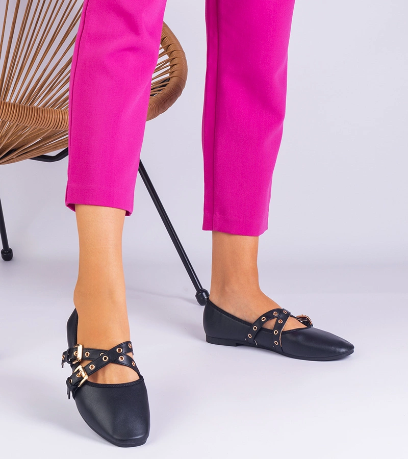 Schwarze Ballerinas aus Kunstleder verziert mit Schnallen Emmarino