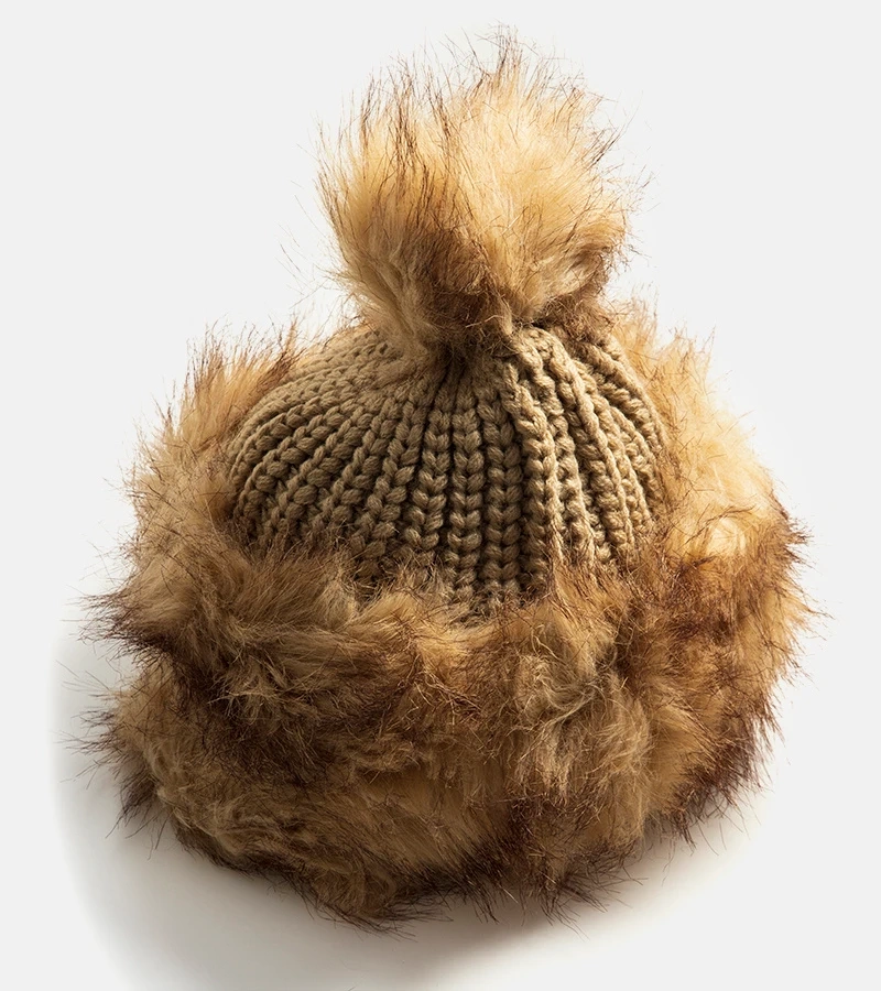 Braune Mütze mit Bommel von Leola