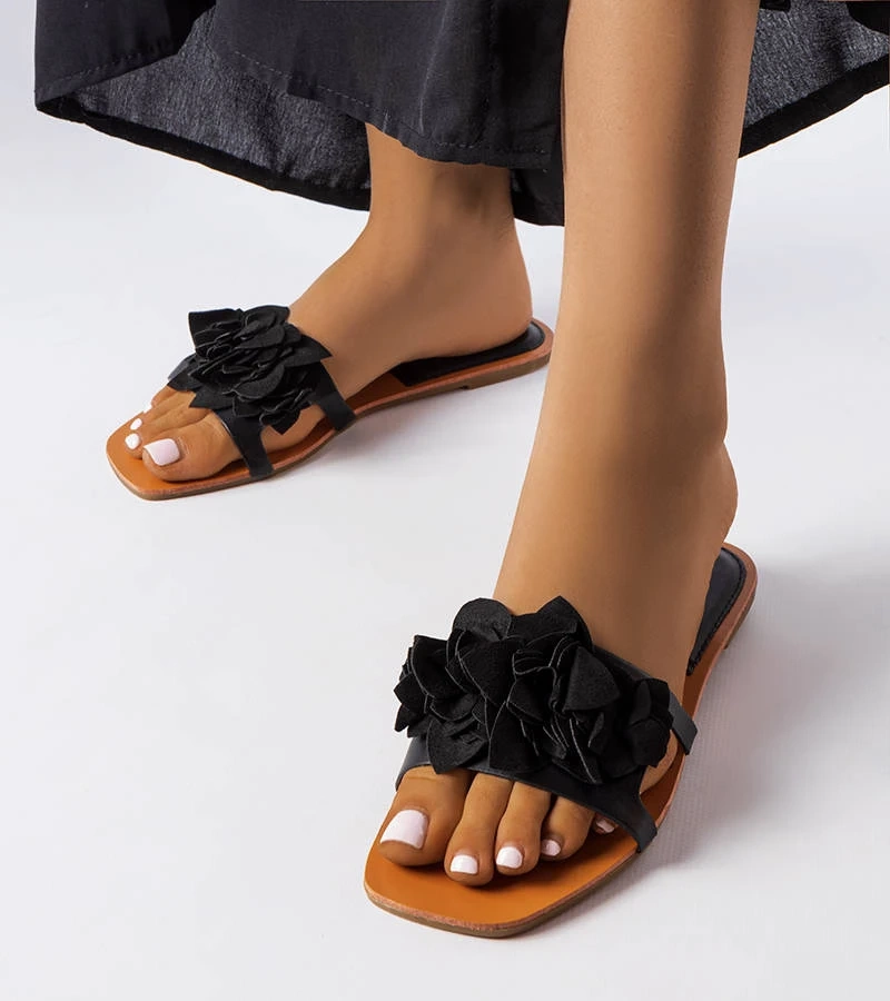 Schwarze Rapids-Sandalen mit Blumenverzierung