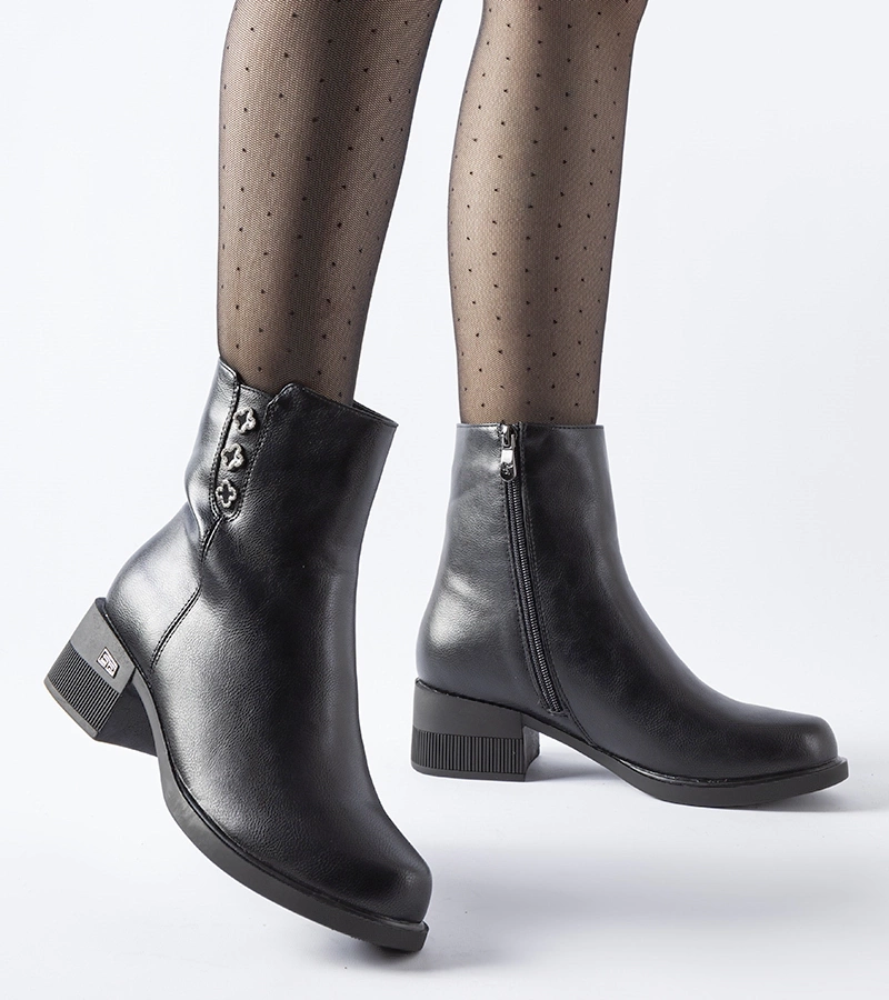 Schwarze, gefütterte Stiefeletten mit Zirkonia von Insignia