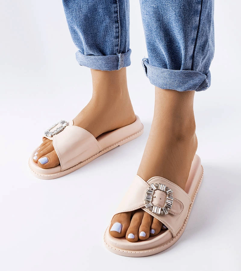 Beżowe klapki z łańcuchem Levy