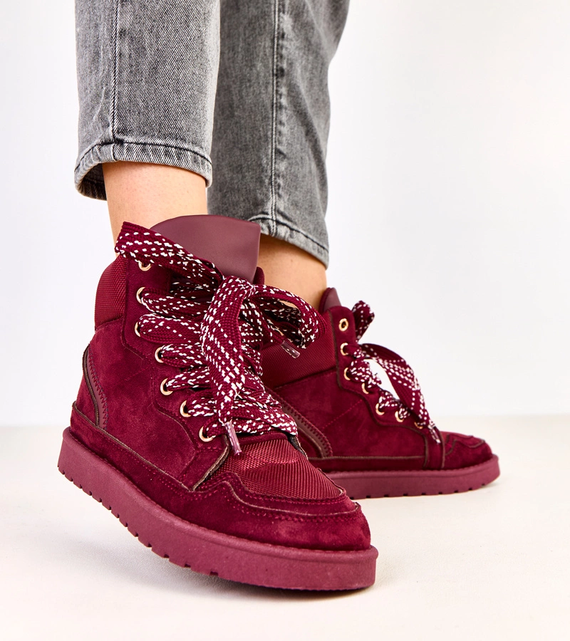 Bordeauxfarbene hohe Sneakers mit dicken Schnürsenkeln Klevis