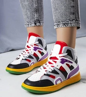 Grau || Grün || Rot || Gelb || Schwarz