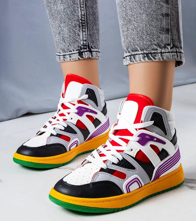 Marjorie's schwarze High-Top-Sneakers