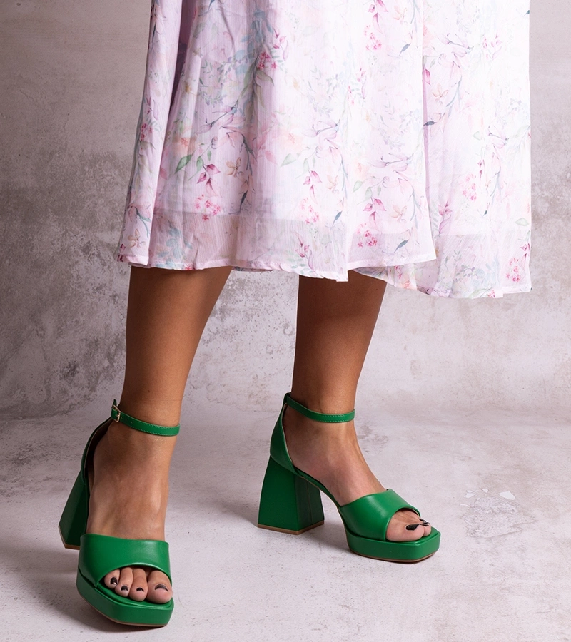 Grüne Sandaletten mit Absatz von Vesna