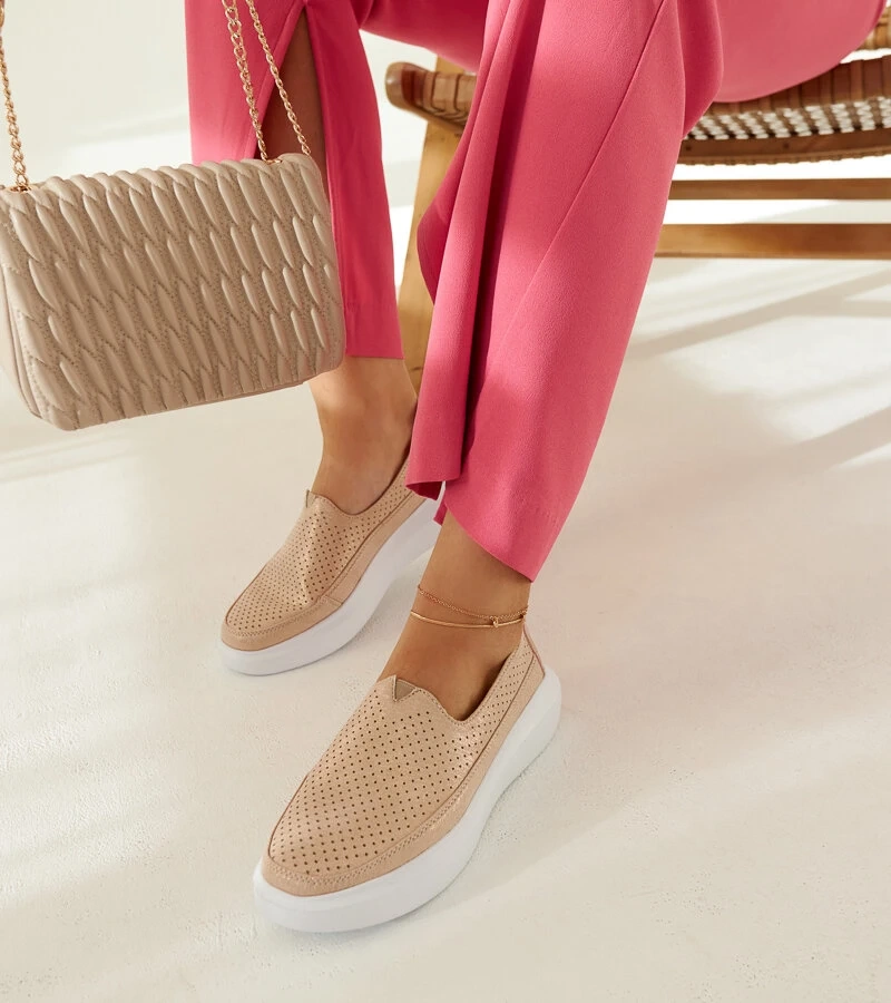 Goldene Halbschuhe von Marcie