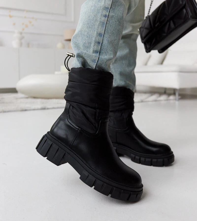 Schwarze, gefütterte, gesteppte Schneestiefel von Hoffman