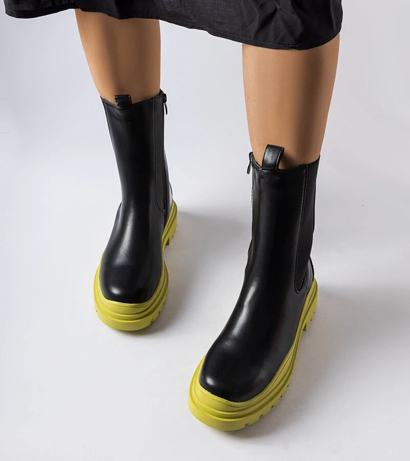 Schwarze Stiefeletten mit farbiger Sohle Delebio