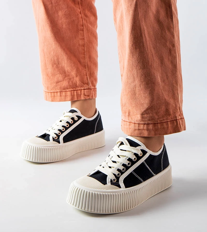 Schwarze Plateau-Sneaker von Castanthei