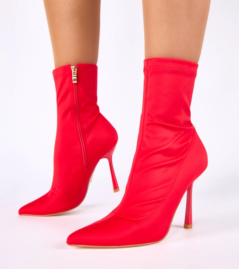 Rote Satin-Stiefeletten mit Pfennigabsatz Loreen