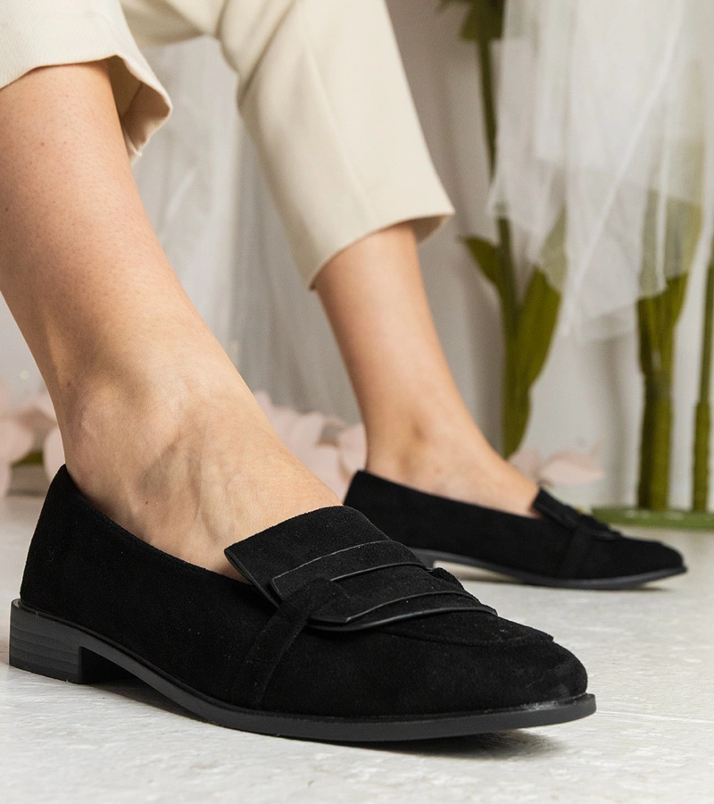 Schwarze klassische Damen-Mokassins aus Öko-Wildleder Laiza