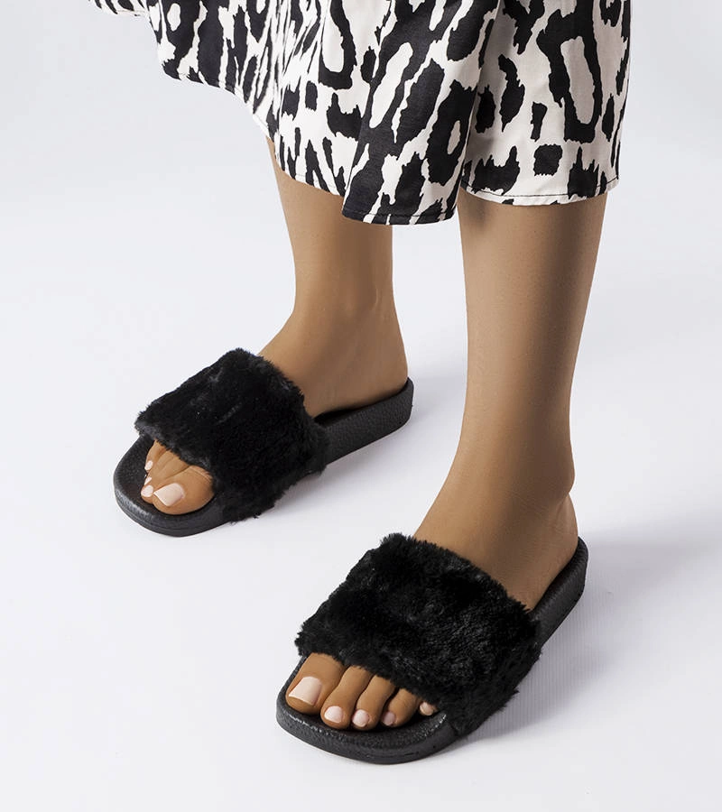 Beżowe klapki z łańcuchem Levy