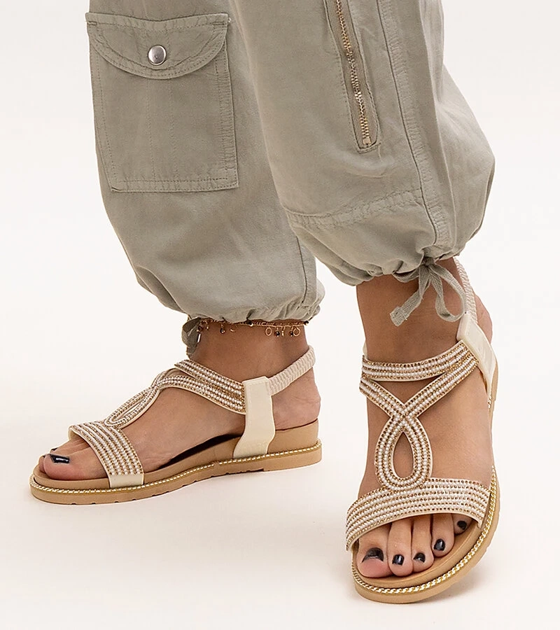 Hellbeige Sandalen verziert mit Zirkonen von Detila