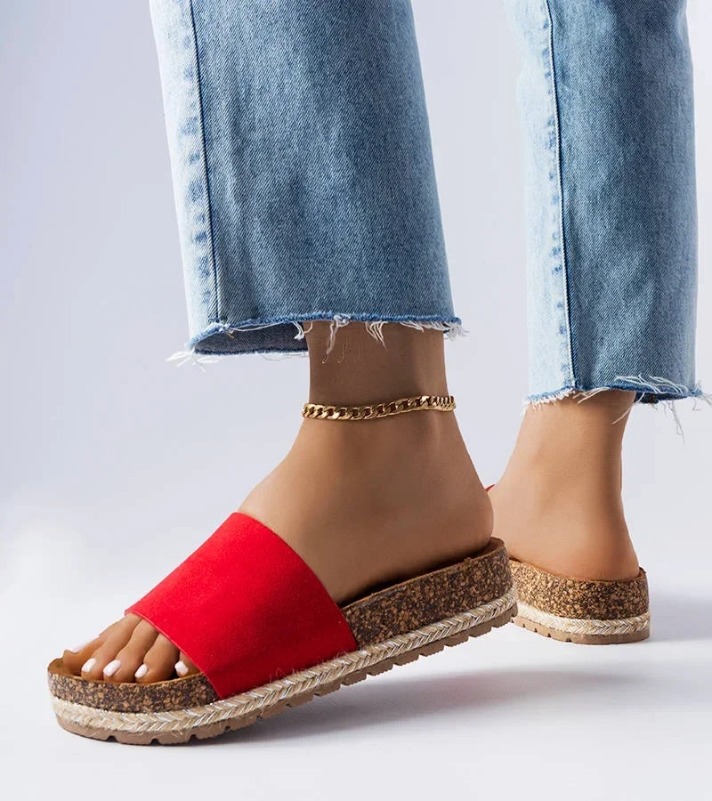 Beżowe klapki z łańcuchem Levy