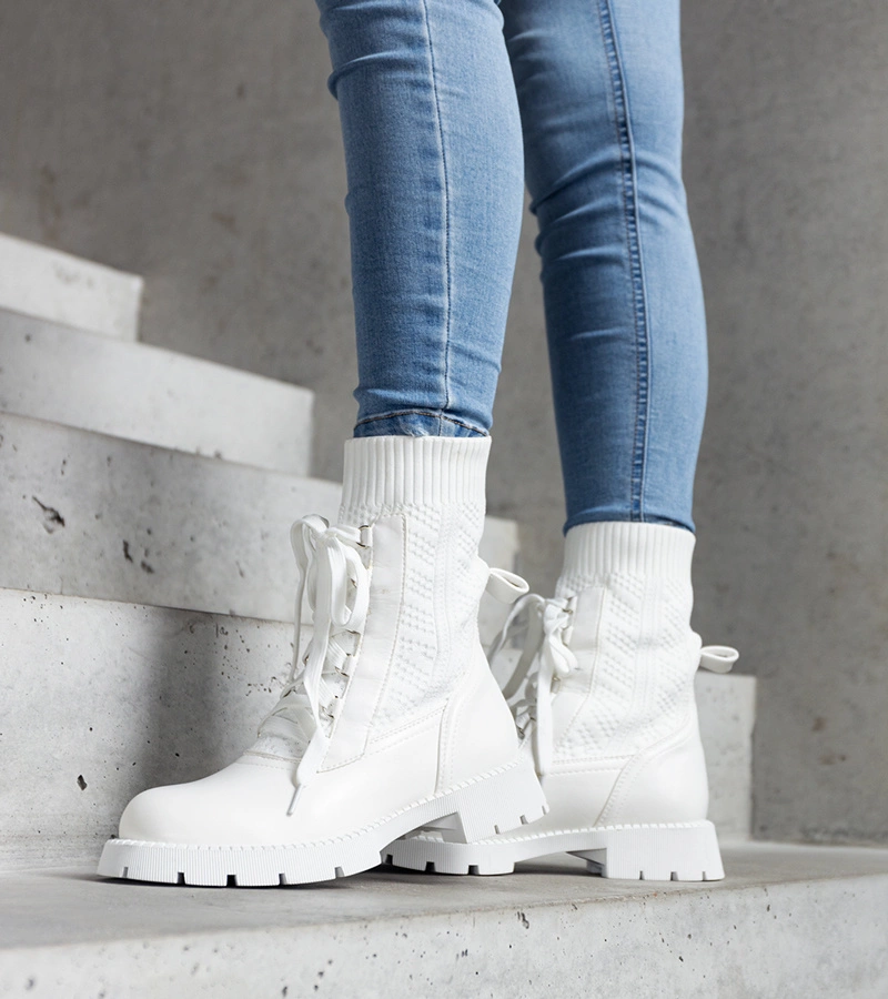 Weiße durchbrochene Socken-Stiefeletten von Portico