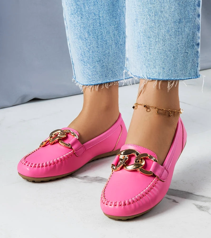 Rosa Mokassins mit Kette von Norma