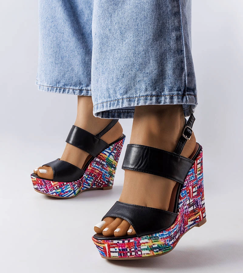 Żółte czółenka na słupku z motywem skóry wężą   Dolores