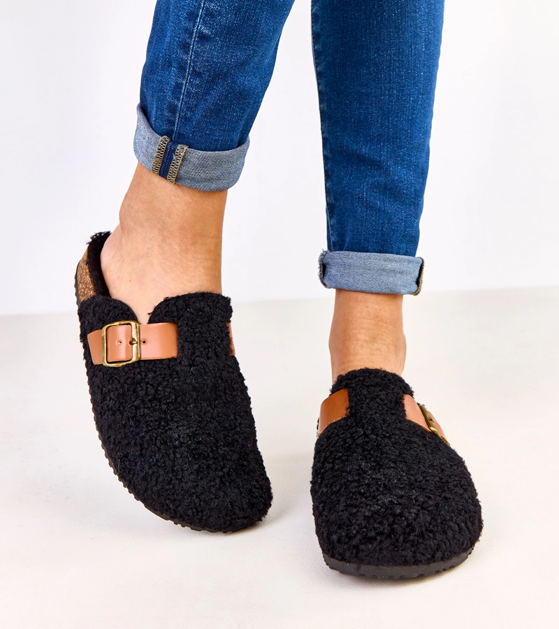 Schwarze geschlossene Hausschuhe mit Lammfell Milosa