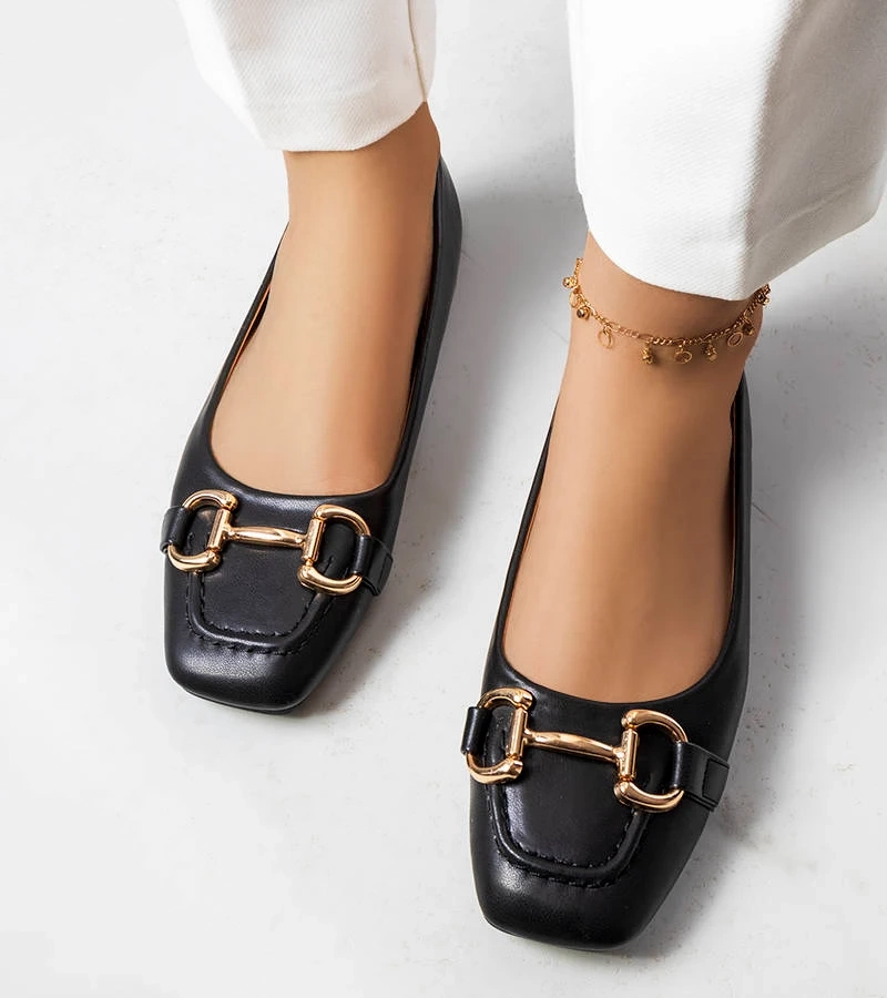 Schwarze Ballerinas mit goldenem Schmuck Iris