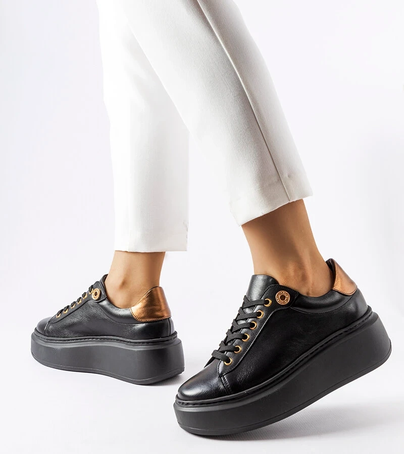 Schwarze Leder-Sneakers von Karino