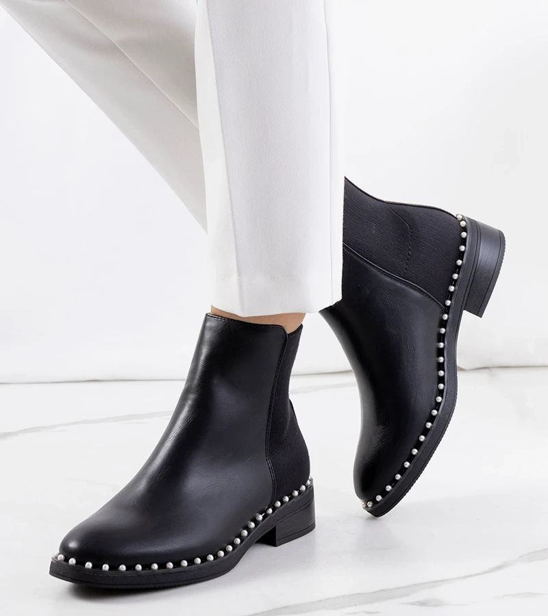 Schwarze Stiefeletten von Pinnella