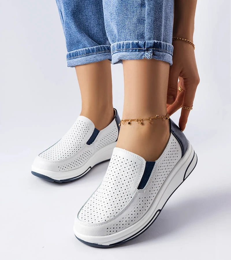 Weiße Aiglentina Leder-Halbschuhe mit Lochmuster