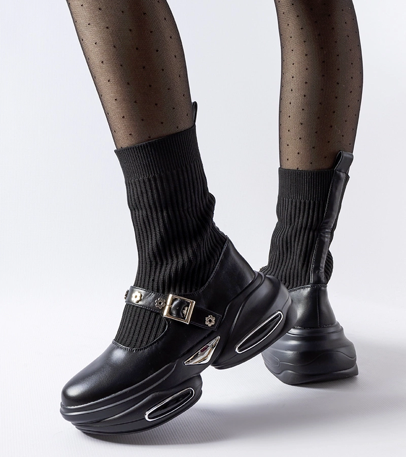 Schwarze Stiefeletten mit Sockenschaft von Ivana