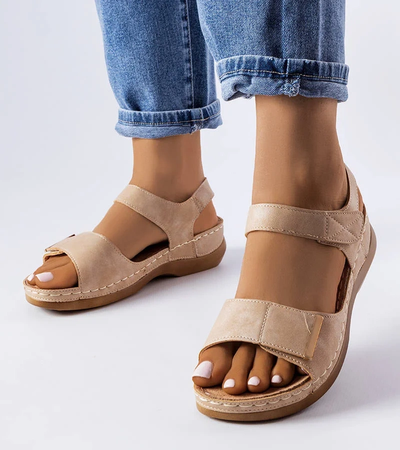 Żółte czółenka na słupku z motywem skóry wężą   Dolores