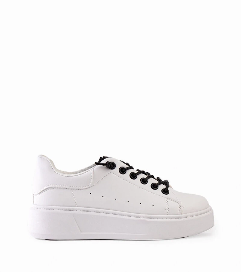 Weiße Sneakers mit schickem Asmait-Verzierung