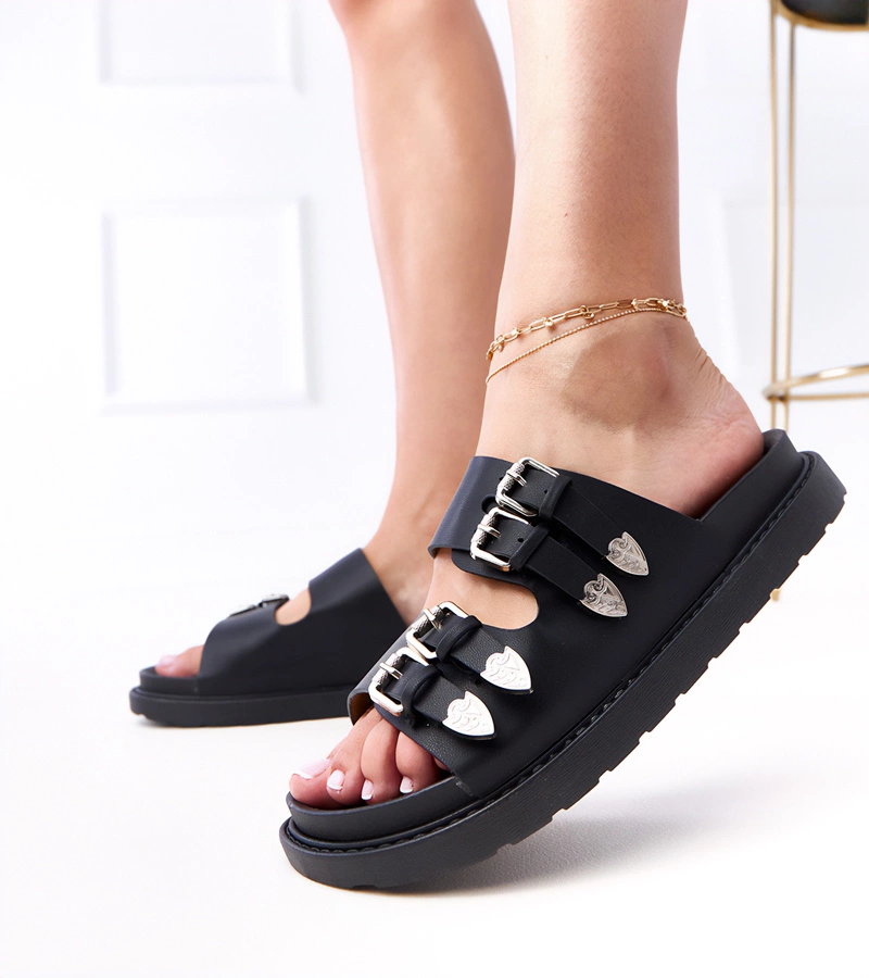 Schwarze Damen-Pantoletten mit dekorativen Schnallen Fetta