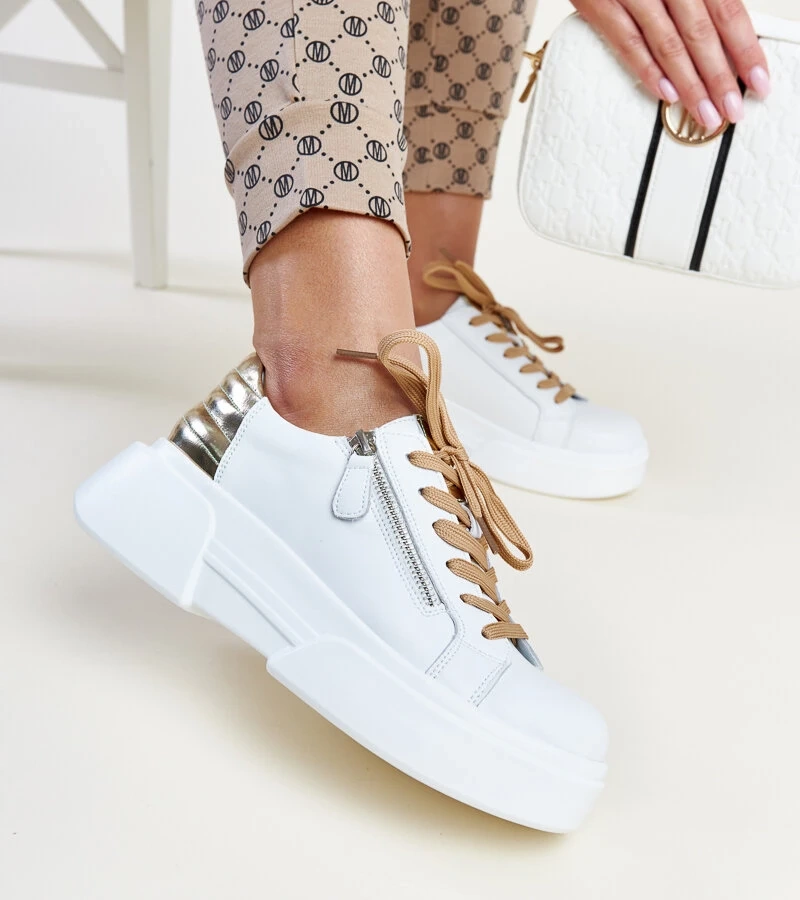 Weiß-goldene Leder-Sneakers von Atyaf