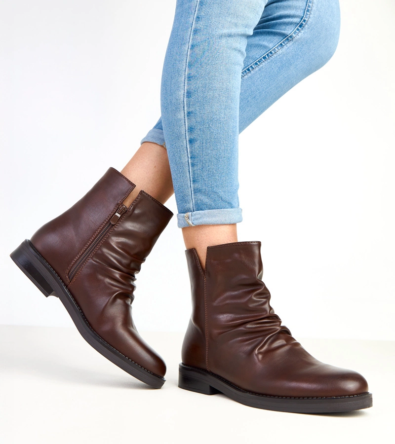Braune Damenstiefeletten mit Raffung vorne Alexis