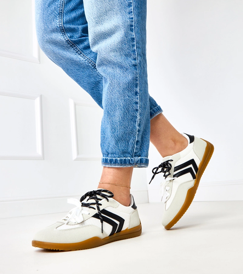 Weiße Tennissneaker aus Mesh mit schwarzem Einsatz Malkan