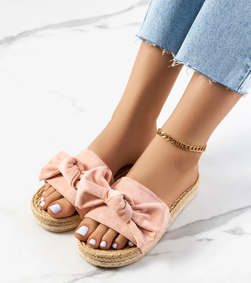 Rosa Pantoffeln mit Schleife von Madelen