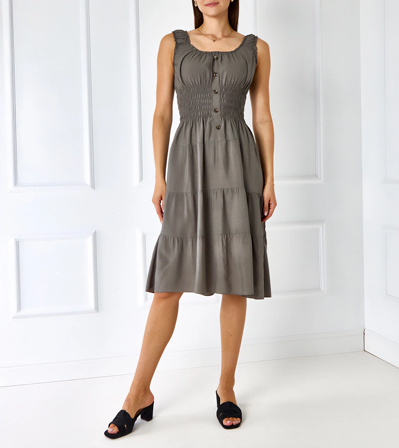 Grünes Kleid mit Trägern von Masaew