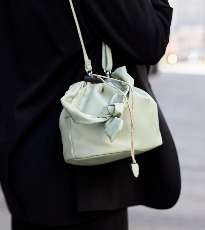 Die kleine grüne "Beutel"-Tasche Aamala