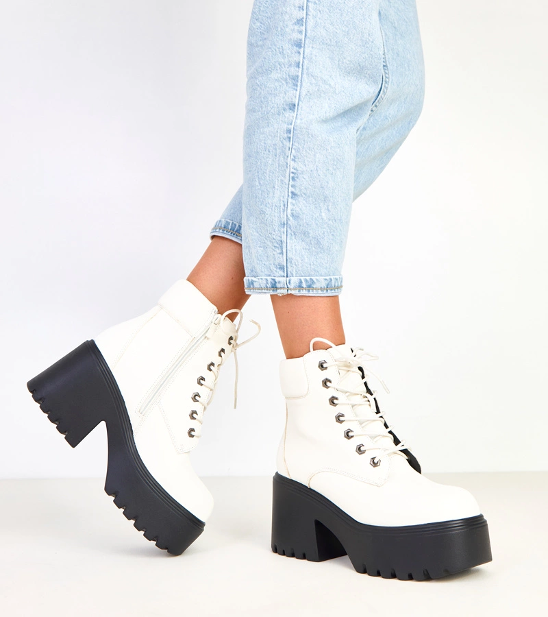 Weiße Stiefeletten mit massivem Absatz und Plateau Janja