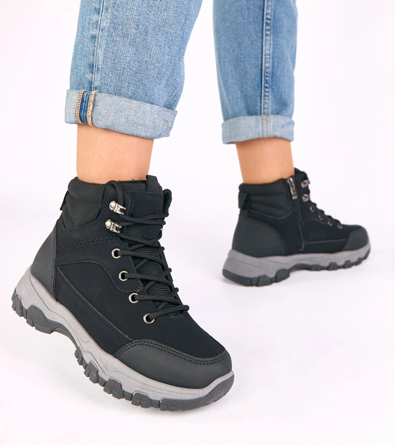 Schwarze Plateaustiefel mit Fellfutter Briana