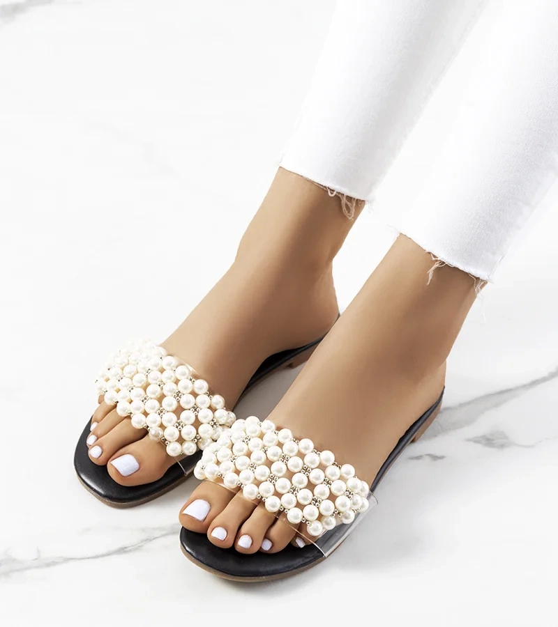 Beżowe klapki z łańcuchem Levy