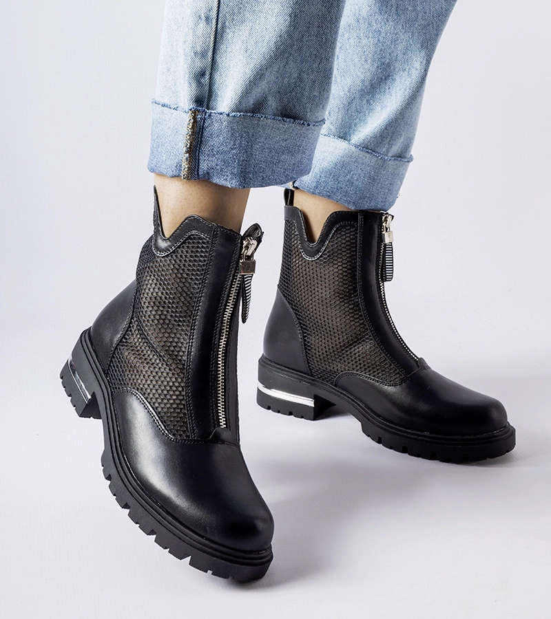 Schwarze durchbrochene Stiefeletten Cavour