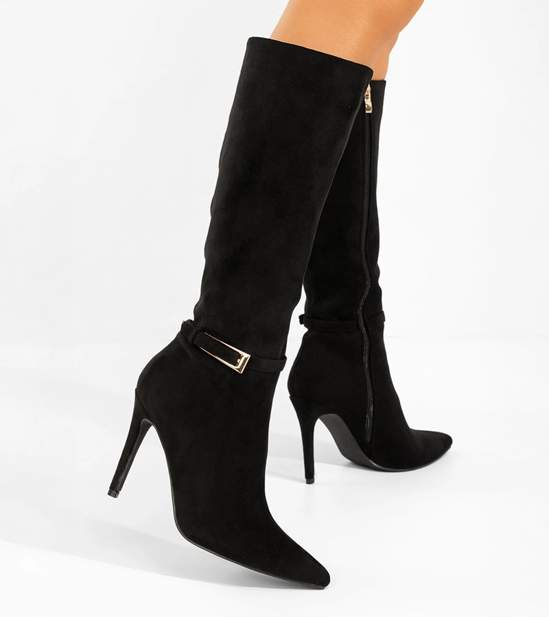 Schwarze Stiletto-Stiefel mit dekorativer Schnalle Arielle