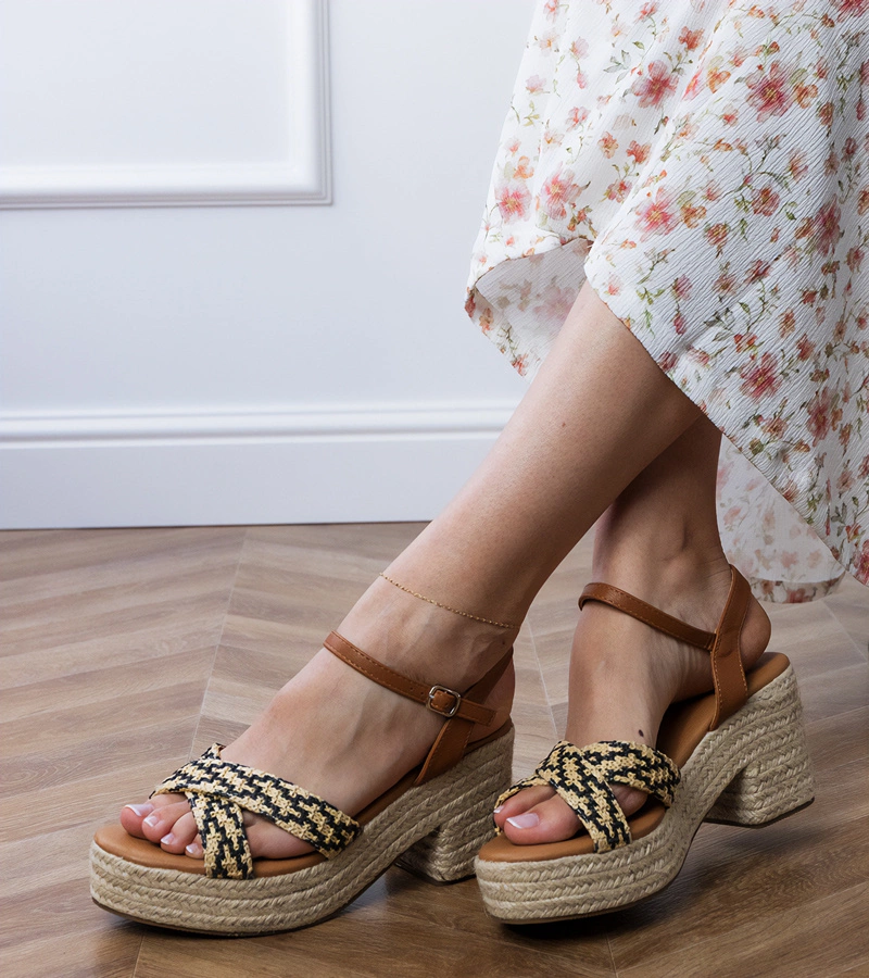 Schwarze geflochtene Sandalen auf Blockabsatz Marfi