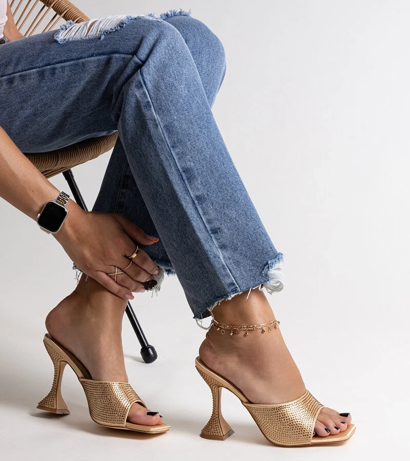 Żółte czółenka na słupku z motywem skóry wężą Dolores