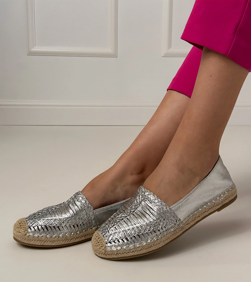 Silberne durchbrochene Espadrilles auf Plateau Zelvira