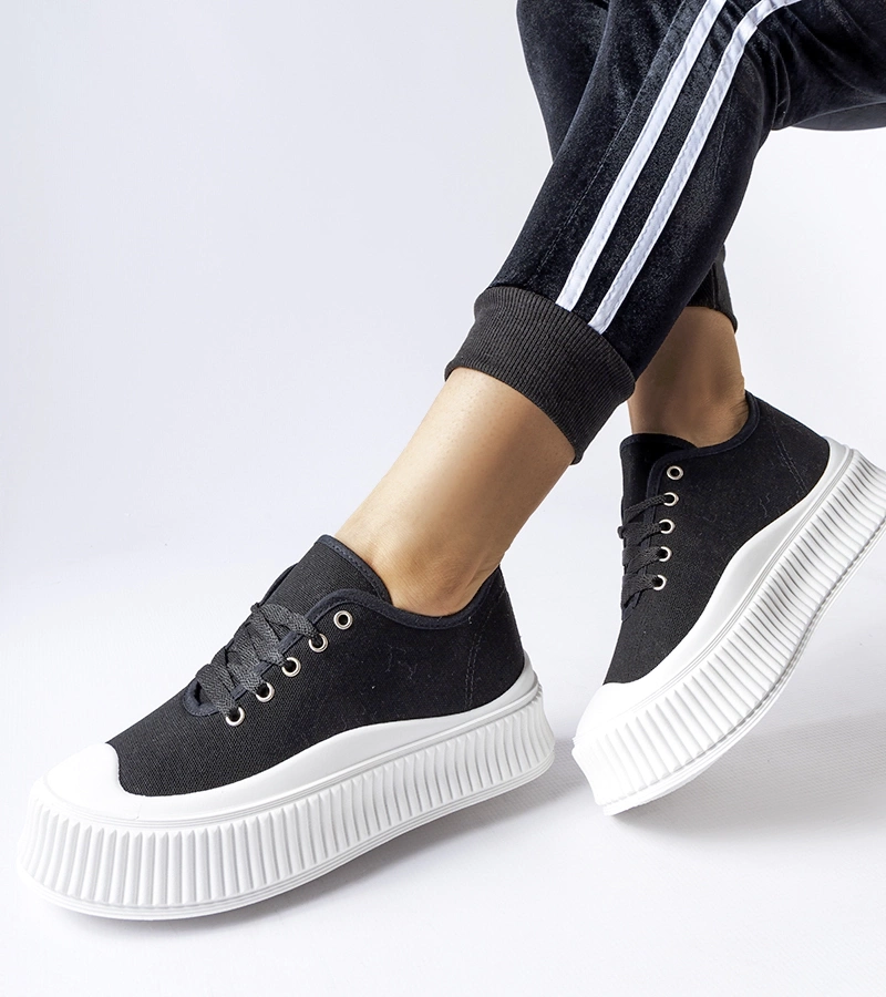 Schwarze Turnschuhe mit dicker weißer Plattform Rina
