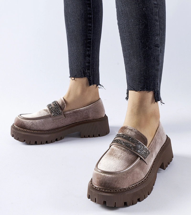 Braune Mokassins verziert mit Zirkonia von Longuelo