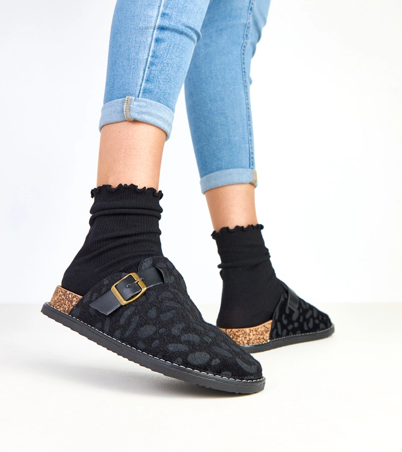 Schwarze Damenpantoletten auf Korkplattform mit Leopardenmuster Diane