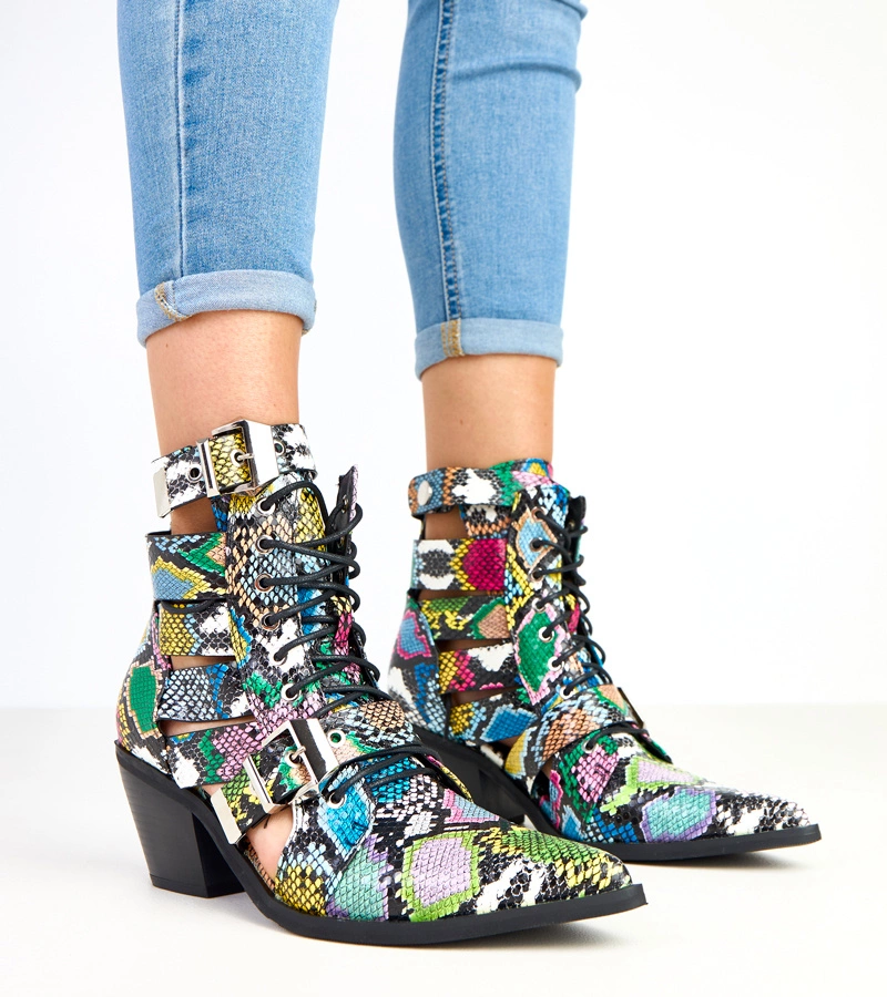 Mehrfarbige, geschnürte Stiefeletten mit Absätzen und Ausschnitten Verica