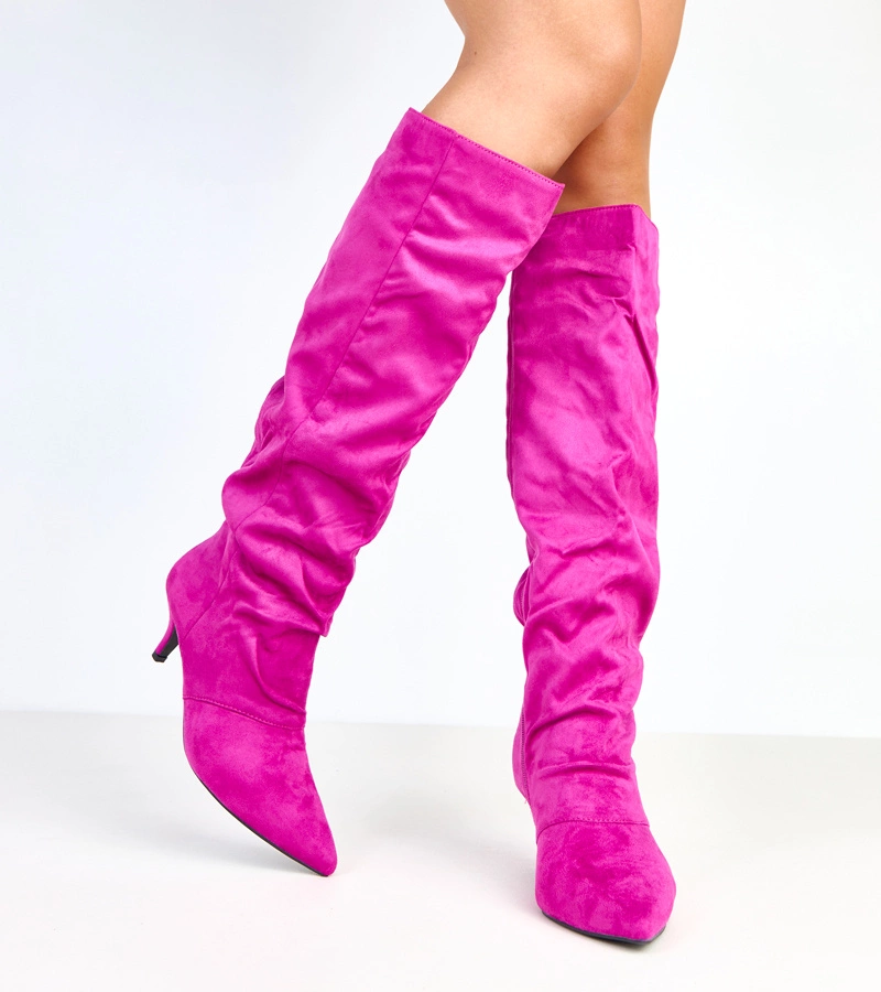 Lila Wildlederstiefel mit niedrigem Absatz Tristi