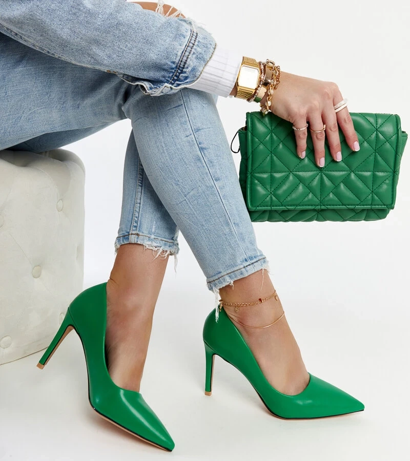 Grüne klassische Yassir Stilettos